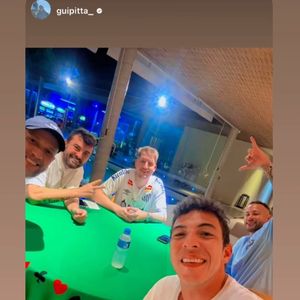 Carnaval 2025 de Neymar teve jogo do Santos: atacante jogou pôquer com amigos na noite de domingo 2 de março de 2025