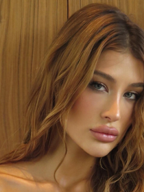 Nem Marquezine, nem Sasha: a primeira brasileira a usar um vestido de noiva Alaïa é herdeira de grande grupo farmacêutico; 'Me sinto honrada', diz Esther Marques sobre look exclusivo em casamento de luxo