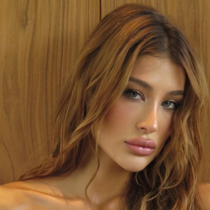 Nem Marquezine, nem Sasha: a primeira brasileira a usar um vestido de noiva Alaïa é herdeira de grande grupo farmacêutico; 'Me sinto honrada', diz Esther Marques sobre look exclusivo em casamento de luxo