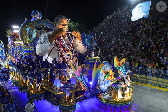 Réveillon 2026 em Copacabana: Beija-Flor de Nilópolis pisa no palco às 3h30 para encerrar a festa - escola venceu o carnaval 2025