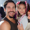Entrevista | ‘O amor não pode ser vivido pela metade’: Nicolas Prattes expõe como a relação com a enteada, Zoe, o preparou para o 1º filho com Sabrina Sato
