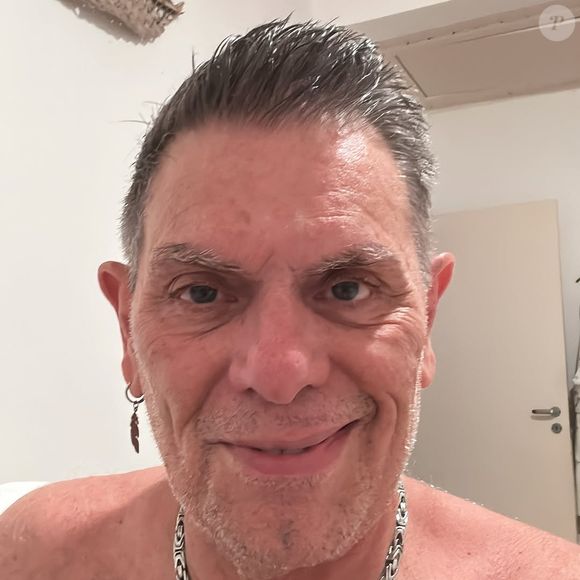 O cantor e compositor Roger Moreira fez um forte desabafo sobre o estado de saúde do músico Mingau, colega na banda Ultraje a Rigor