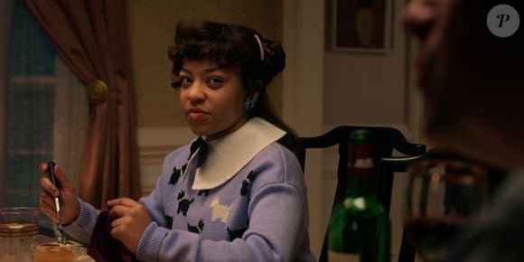 Erica tem 13 anos na história. Priah Ferguson tem 19 anos na vida real, e faz um trabalho incrível em convencer o público de que ainda está na fase escolar.