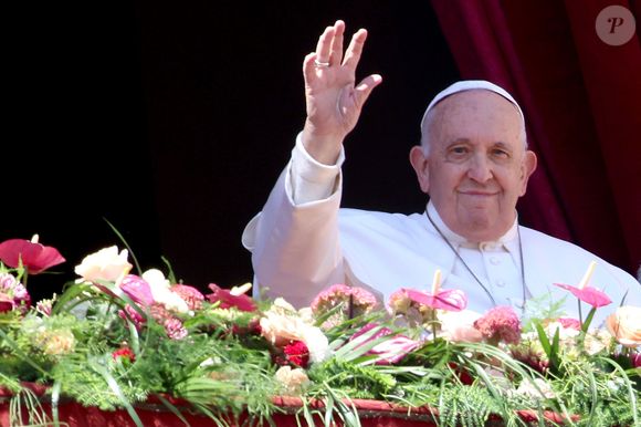 Papa Francisco foi acometido por uma pneumonia bilateral