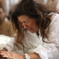Velório de Preta Gil: Regina Casé chora muito em despedida; apresentadora da Globo deu ponta-pé fundamental na carreira da amiga