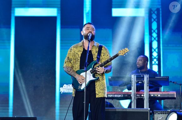 Cantor Mateus foi acometido por um quadro de artrite séptica