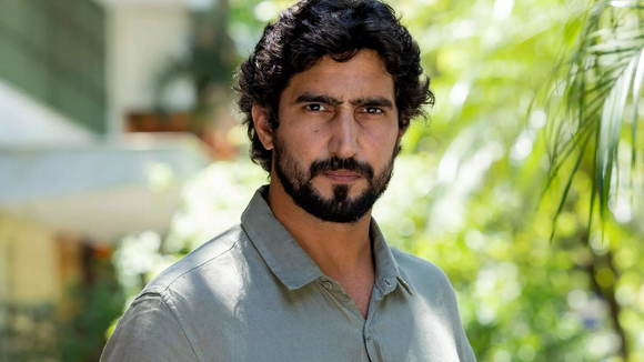 Ivan (Renato Góes) é ex-marido de Leila (Carolina Dieckmann) em 'Vale Tudo'