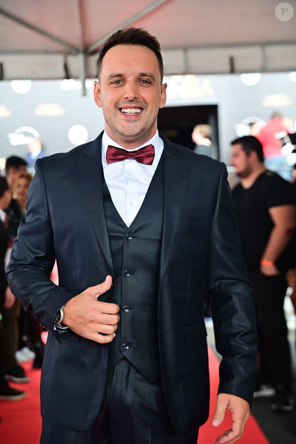 Rodrigo Capella combinou o clássico e o moderno em um look básico