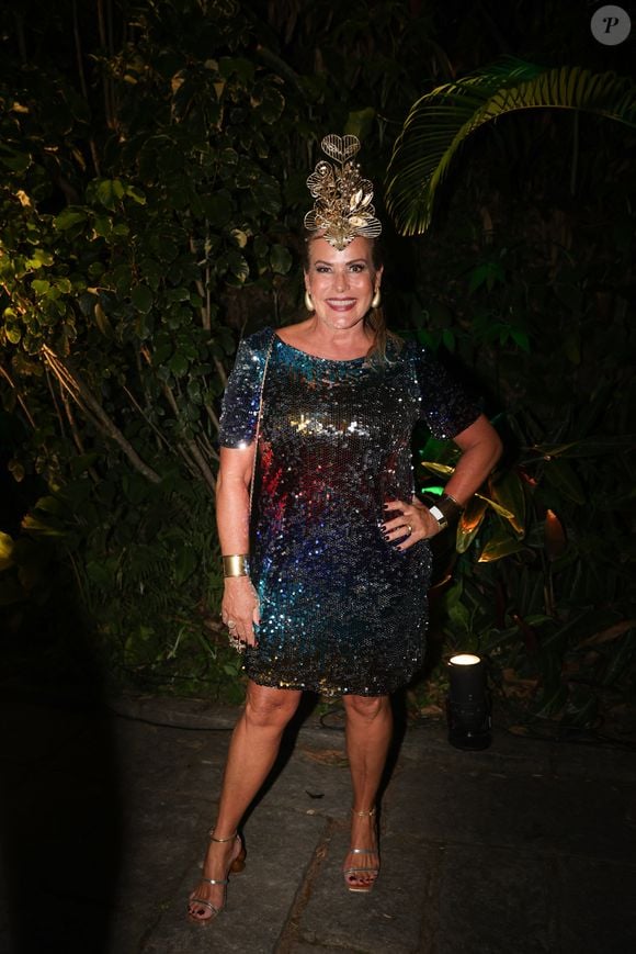 Baile da Arara 2026: Renata Ceribelli apareceu com um vestido curto preto de paetês