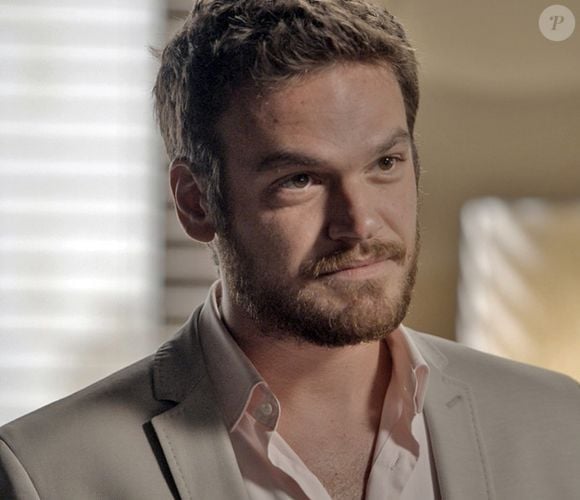 Transtornado, Pedro (Emílio Dantas) tentará atirar em Felipe (Rafael Cardoso) na novela 'Além do Tempo'