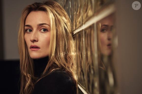 Interpretada por Sarah Pidgeon na série do Disney+, a it girl dos anos 90 ressurge como símbolo máximo do visual clean