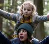 Cena de Maid, minissérie da Netflix estrelada por Margaret Qualley, que acompanha uma jovem mãe tentando reconstruir a vida após fugir de um relacionamento abusivo