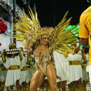 Em entrevista, Fabíola Andrade revelou que, neste ano, seu marido Rogério Andrade conseguirá ver detalhes do seu desfile