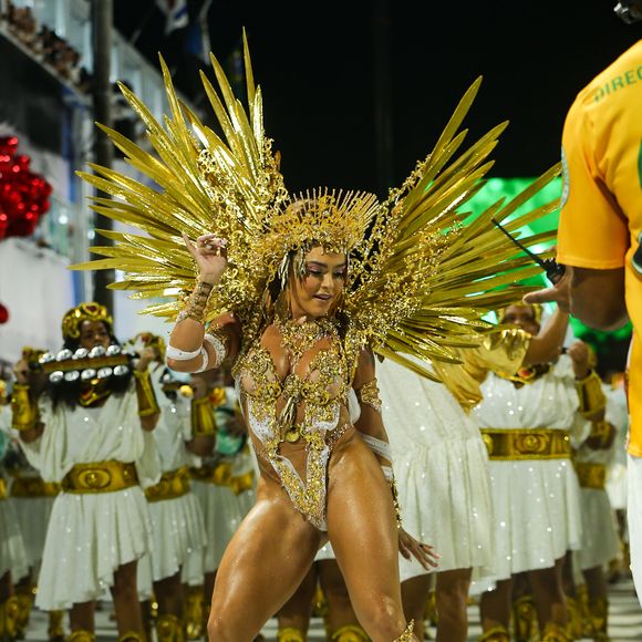 Em entrevista, Fabíola Andrade revelou que, neste ano, seu marido Rogério Andrade conseguirá ver detalhes do seu desfile