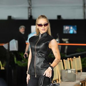 Veja mais fotos de Virgínia Fonseca em look futurístico com óculos inspirado nos anos 2000