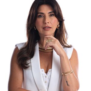 Fernanda Paes Leme, desta vez, interpreta a vilã Valentina em 'Uma Babá Milionária', disposta a fazer de tudo pelo que almeja. Ela é noiva de Fernando (Raphael Vianna).