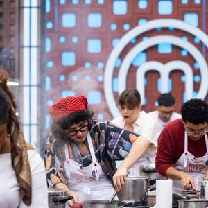 O 'MasterChef Brasil 2026' ganhou mais um eliminado após desafios com língua bovina e omurice. Helena Rizzo fez uma das críticas mais contundentes da temporada