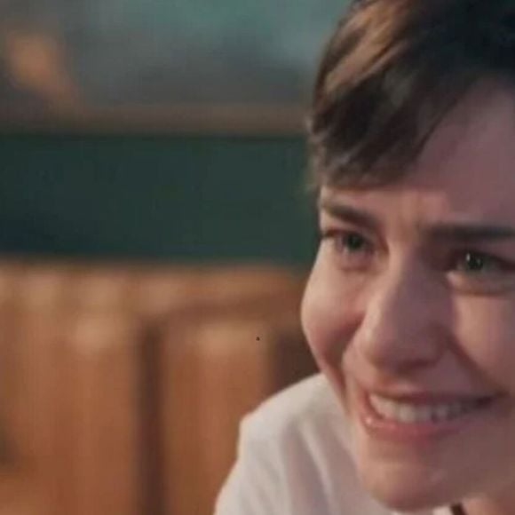 Samira (Fernanda Vasconcellos) se nega a ajudar Joélly (Alana Cabral).