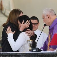 Li Martins quebra silêncio com oração após missa de 7º dia do marido, JP Mantovani: 'Que eu procure mais...'