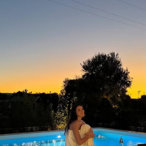 Bruna Marquezine roubou a cena no desfile da grife Carolina Herrera, em Madri, e logo embarcou rumo ao sul da Itália para dias de descanso em um dos destinos mais exclusivos da região.