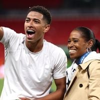 'Me mantenho humilde porque a tenho por perto': o papel fundamental da mãe de Jude Bellingham no controle emocional e no sucesso na carreira do craque de 23 anos da Inglaterra