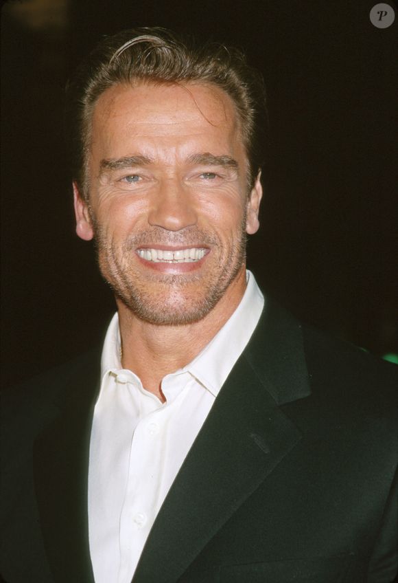 No final dos anos 90, Arnold Schwarzenegger impressionou ao aparecer de barba pela primeira vez