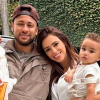 Tênis Puma na cor Ice Coffee e biscoito de polvilho popular: antes da Copa 2026, Neymar se despede da família e a filha Mavie rouba a cena