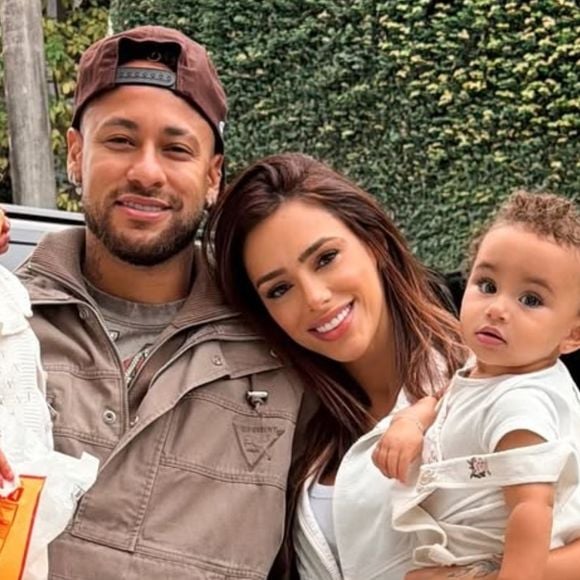 Tênis Puma na cor Ice Coffee e biscoito de polvilho popular: antes da Copa 2026, Neymar se despede da família e a filha Mavie rouba a cena