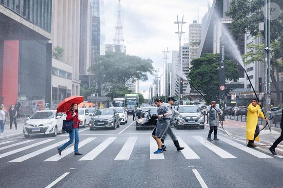 Globo promove enchente em São Paulo para a novela 'Quem ama, cuida'