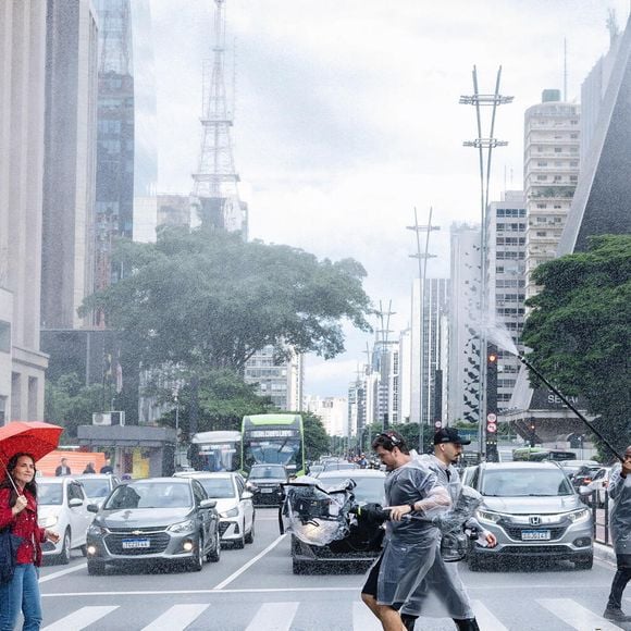 Globo promove enchente em São Paulo para a novela 'Quem ama, cuida'