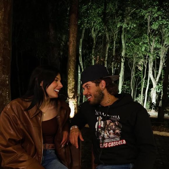 Não por acaso, Zé Felipe transformou o 'Vi', de Virgínia, que tinha no pescoço, pelo 'Vida', apelido de Ana Castela