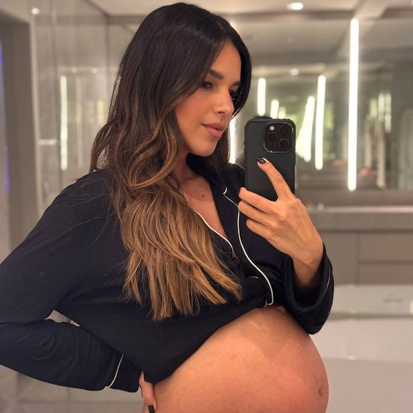 Mariana Rios apareceu pelas redes sociais neste domingo (21) para falar sobre os últimos momentos da gestação de seu primeiro filho, Palo