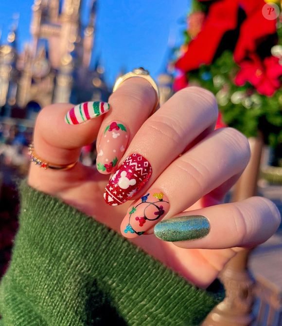 Unhas para o Natal: nesta foto, a inspiração Disney é opção divertida para usar no Natal