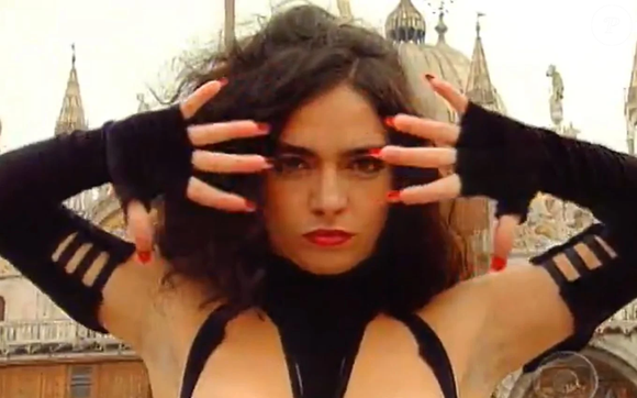 Claudia Ohana quase foi presa por dança sensual com música considerada 'profana' nas gravações de 'Vamp'