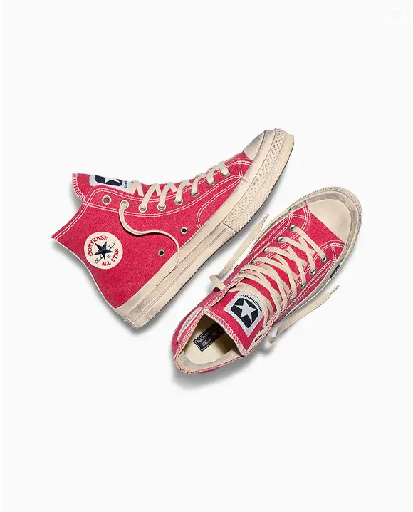 O novo Chuck 70 Cano Alto Vermelho combina elementos clássicos da Converse com detalhes ampliados e acabamento envelhecido para conquistar quem ama o visual retrô