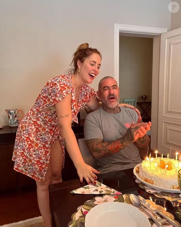 Henrique Fogaça também repostou a publicação em suas redes sociais, onde costuma ser discreto em relação à vida pessoal.