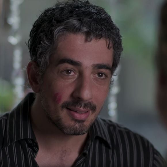 Na segunda fase de 'Além do Tempo', encantado por Rosa (Carolina Kasting), Ariel (Michel Melamed) fica indeciso entre se tornar humano ou voltar a ser anjo