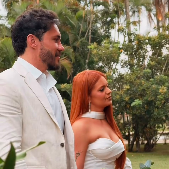 Minimalista e moderno, o vestido de noiva de Viih Tube para o casamento civil foi feito sob medida e passou por ajustes durante o processo de criação