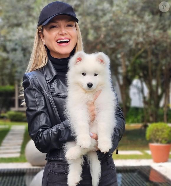 Apesar do post belíssimo que contou com essa foto linda de Eliana com o novo doguinho, Eliana acabou sendo criticada por internautas
