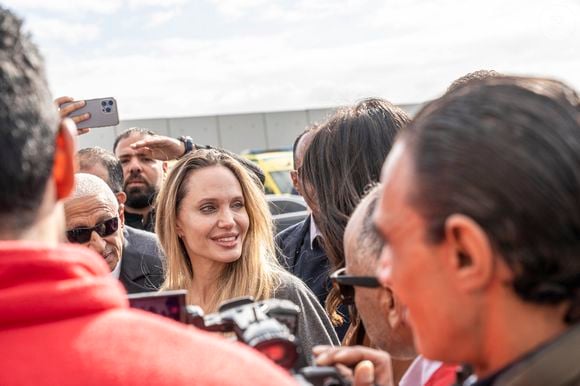 Angelina Jolie descreveu seus planos para a nova fase como "perambular pela Terra", após os gêmeos Vivienne Jolie e Knox completarem 18 anos em julho, de acordo com fontes próximas à atriz ouvidas pelo RadarOnline