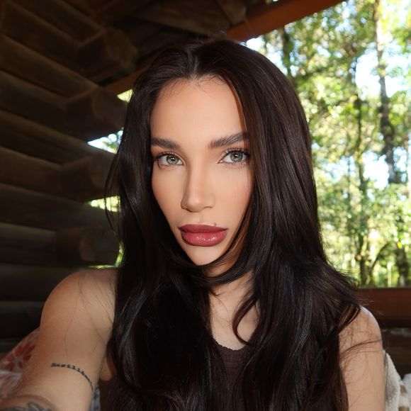 A ex-participante de 'A Fazenda', Stéfani Bays, foi uma das internautas que ironizaram a exclusão de Neymar do comercial