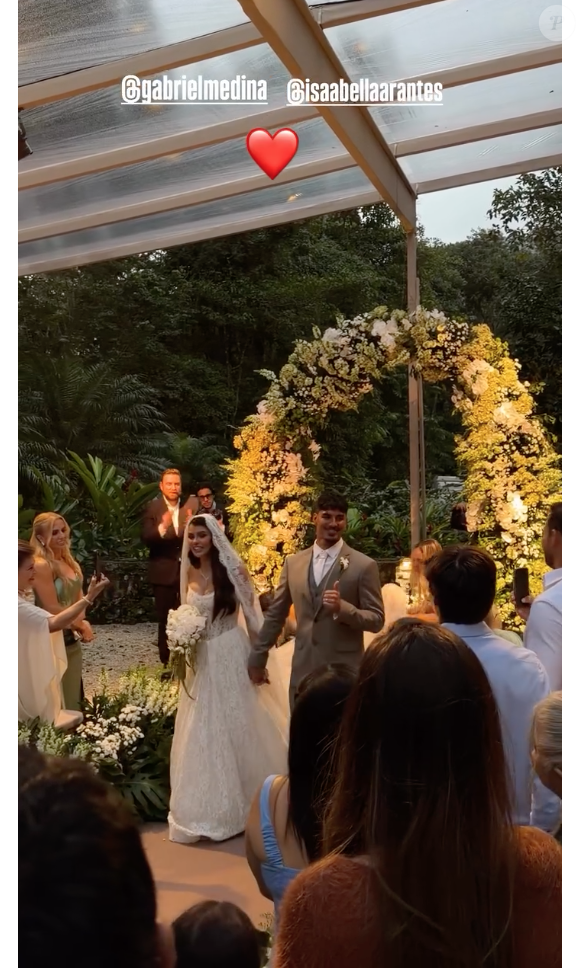 Na véspera do casamento, uma forte tempestade atingiu São Sebastião e quase comprometeu a montagem, fazendo com que a equipe mudasse alguns planos
