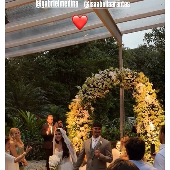 Na véspera do casamento, uma forte tempestade atingiu São Sebastião e quase comprometeu a montagem, fazendo com que a equipe mudasse alguns planos