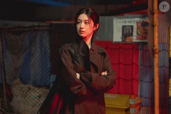 Por outro lado, Byeon Eun-ah é uma produtora reconhecida por seu olhar afiado, mas que se sente vazia e infeliz