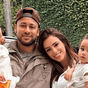 Quase ninguém ensina esse hábito aos filhos: ele é fundamental para que eles tenham sucesso no futuro - Foto ilustrativa de Neymar e família