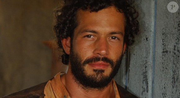 Tobias (Malvino Salvador) promete proteger o filho de Tina (Maria Flor) e Tomé (Eriberto Leão)