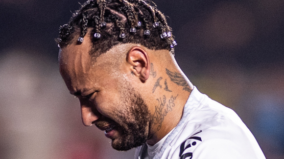 Além do 6x0: partida com derrota histórica do Santos engrossa lista de acusação polêmica contra Neymar