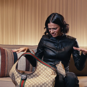 Mesmo sem esconder que não ama o sabor, Bruna Marquezine mostrou que mantém o óleo de orégano sempre por perto e aposta no produto como parte dos cuidados com a imunidade.