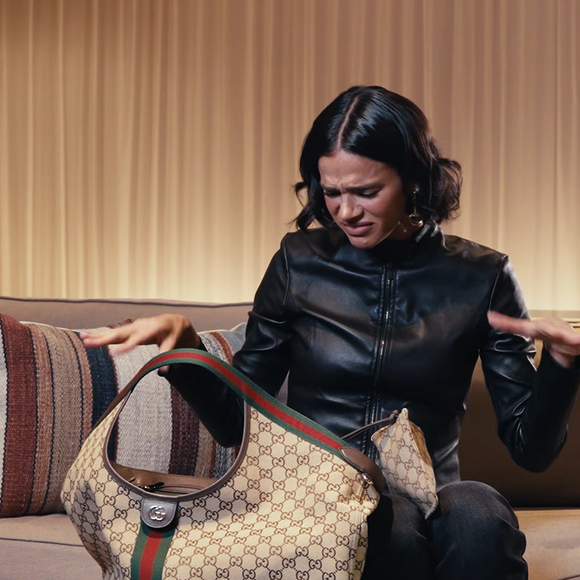 Mesmo sem esconder que não ama o sabor, Bruna Marquezine mostrou que mantém o óleo de orégano sempre por perto e aposta no produto como parte dos cuidados com a imunidade.