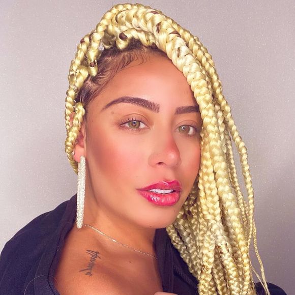 Rafaella Santos já se jogou nas tranças e deu o que falar na web